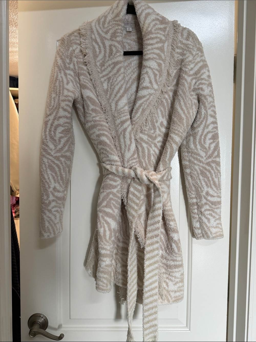 Barefoot Dreams Cream & Beige Jacquard Zebra-Pattern Plush Robe size XS